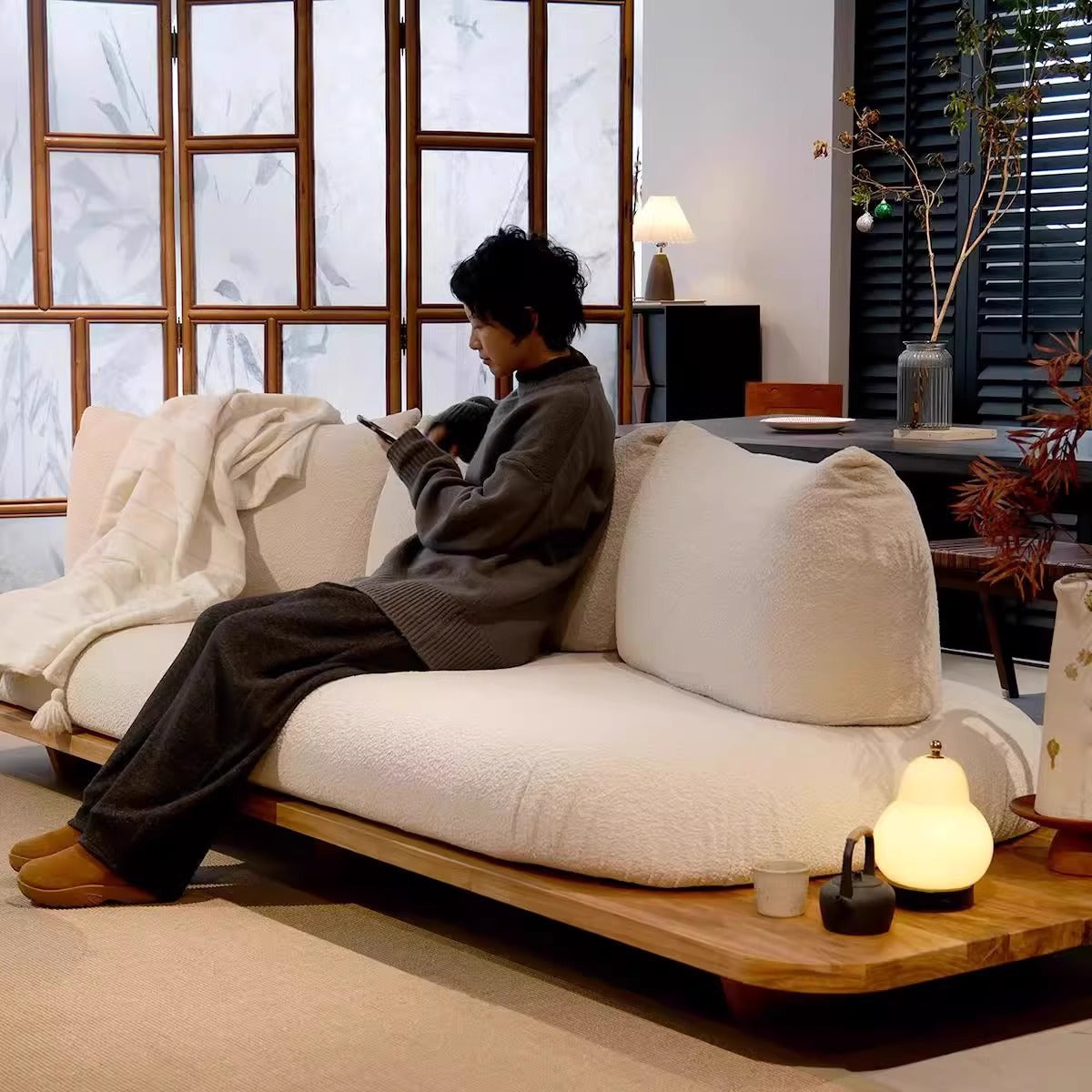 Small apartment/guesthouse sofa, vintage style, high-resilience textured velvet, Japanese tatami style, wabi-sabi, solid wood sofa.